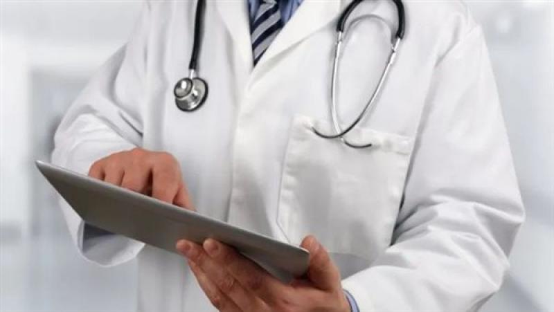 دار الإفتاء توضح حكم عمل أطباء الرجال في تخصص النساء