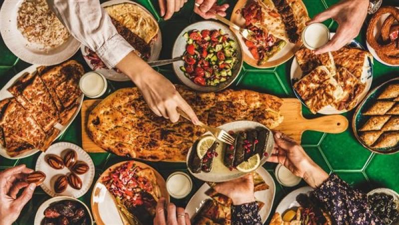 «الصحة» توجه 8 نصائح غذائية مهمة لمرضى السكري والسمنة في رمضان