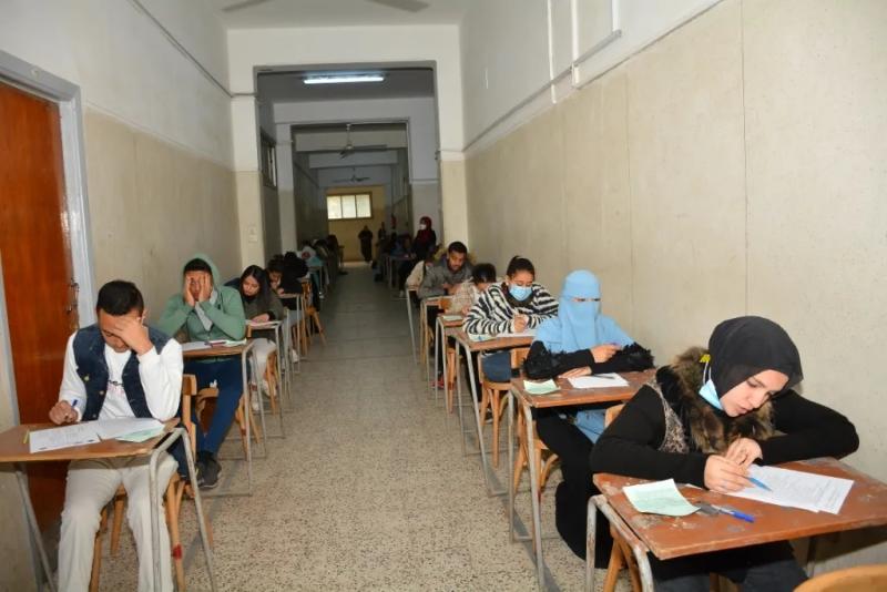 لطلاب الثانوية العامة.. طرح نماذج استرشادية للامتحانات قريبًا والحلول عبر «مدرستنا 3»