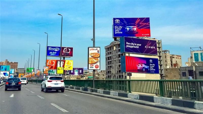 «القومي لتنظيم الإعلانات» يحذر من مخاطر الاقتراب من اللوحات الإعلانية على الطرق