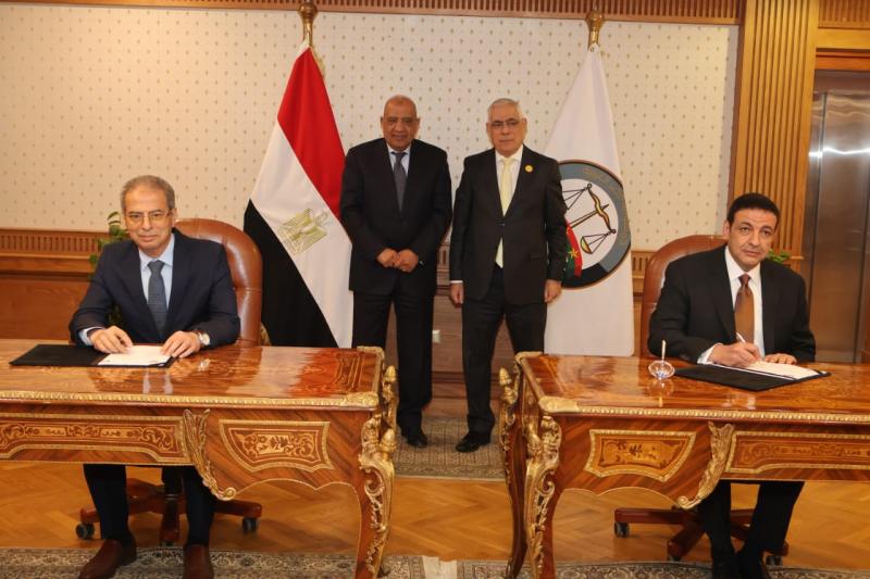 وزير الكهرباء والنائب العام يشهدان مراسم توقيع برتوكول تعاون بين القابضة ومعهد البحوث الجنائية والتدريب