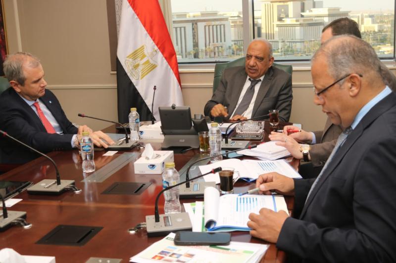 وزير الكهرباء يتابع مع الكازار الإماراتية تطورات مشروعات رياح الزعفرانة والغردقة بقدرة 1500 ميجاوات
