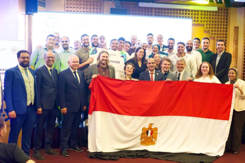 فريق جامعة عين شمس يحصد بطاقة التأهل لنهائيات Rosatom Global HackAtom 2026 في روسيا