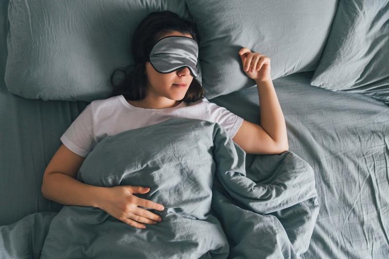 هل قلة النوم تسبب السرطان؟.. علاقة مقلقة بين الأرق وأورام الثدي