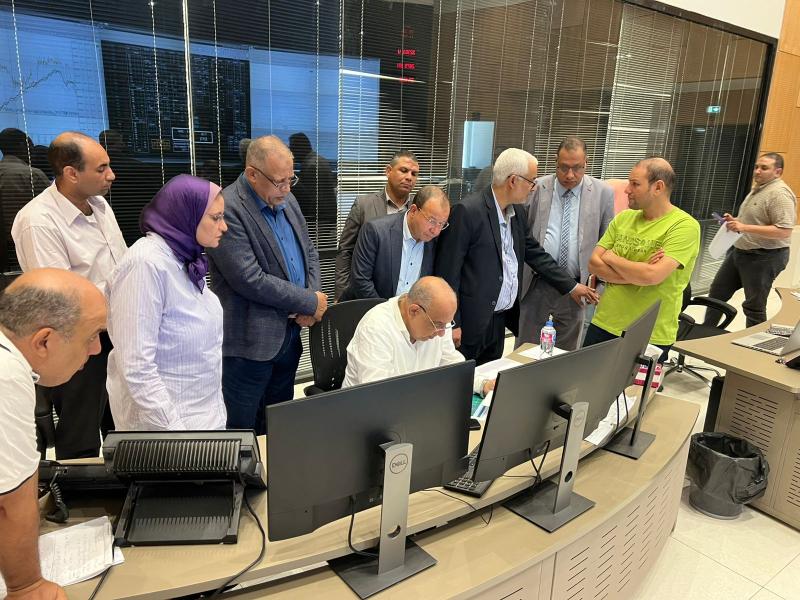 خلال زيارته الميدانية.. وزير الكهرباء يتابع سير العمل بالمركز القومي للتحكم في الطاقة