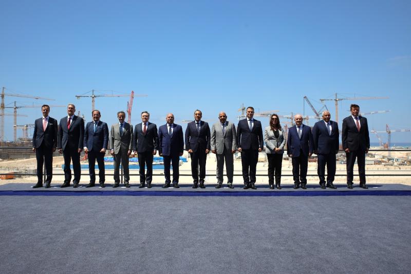 المدير العام روساتوم ورئيس الوزراء يشهدان تركيب وعاء المفاعل الثاني بمحطة الضبعة النووية