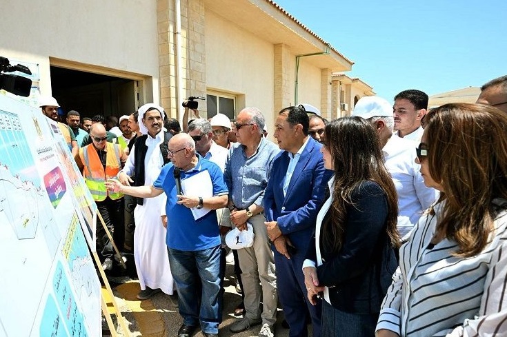 رئيس الوزراء يتفقد محطات تحلية مياه الرميلة بمطروح