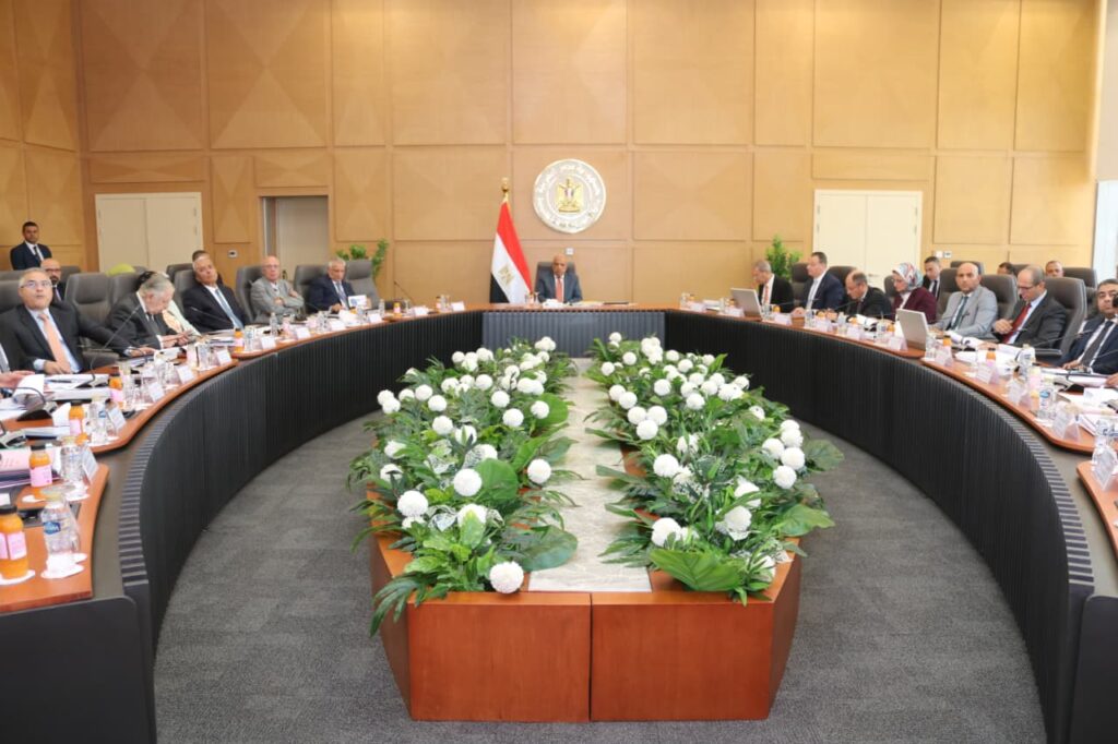 القابضة للكهرباء تستهدف استثمار 23,1 مليار جنيه في الموازنة الجديدة وزيادة عدد المشتركين لـ47 مليون
