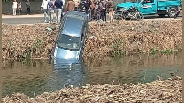 إصابة 4 أفراد من أسرة واحدة إثر انقلاب سيارة ملاكي في ترعة بالدقهلية